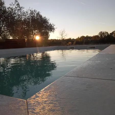 Tonivale - Heated Pool, Padel & Meeting Panzió 3*