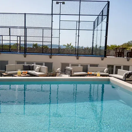 Tonivale - Heated Pool, Padel & Meeting Bed & Breakfast 3*