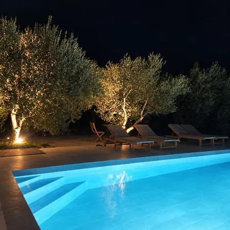 Couette-café Tonivale - Heated Pool, Padel & Meeting Skrbčići