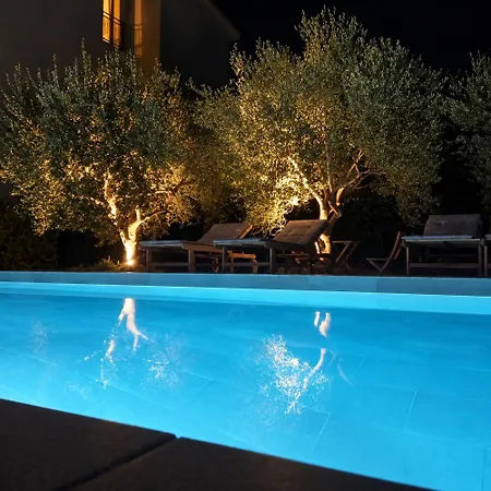 Tonivale - Heated Pool, Padel & Meeting 3* Skrbcici
