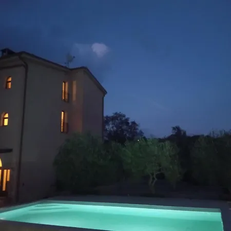 Tonivale - Heated Pool, Padel & Meeting Отель типа 